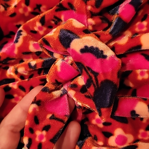 Cat & Jack 5T velvet dress with pockets - Picture 4 of 4